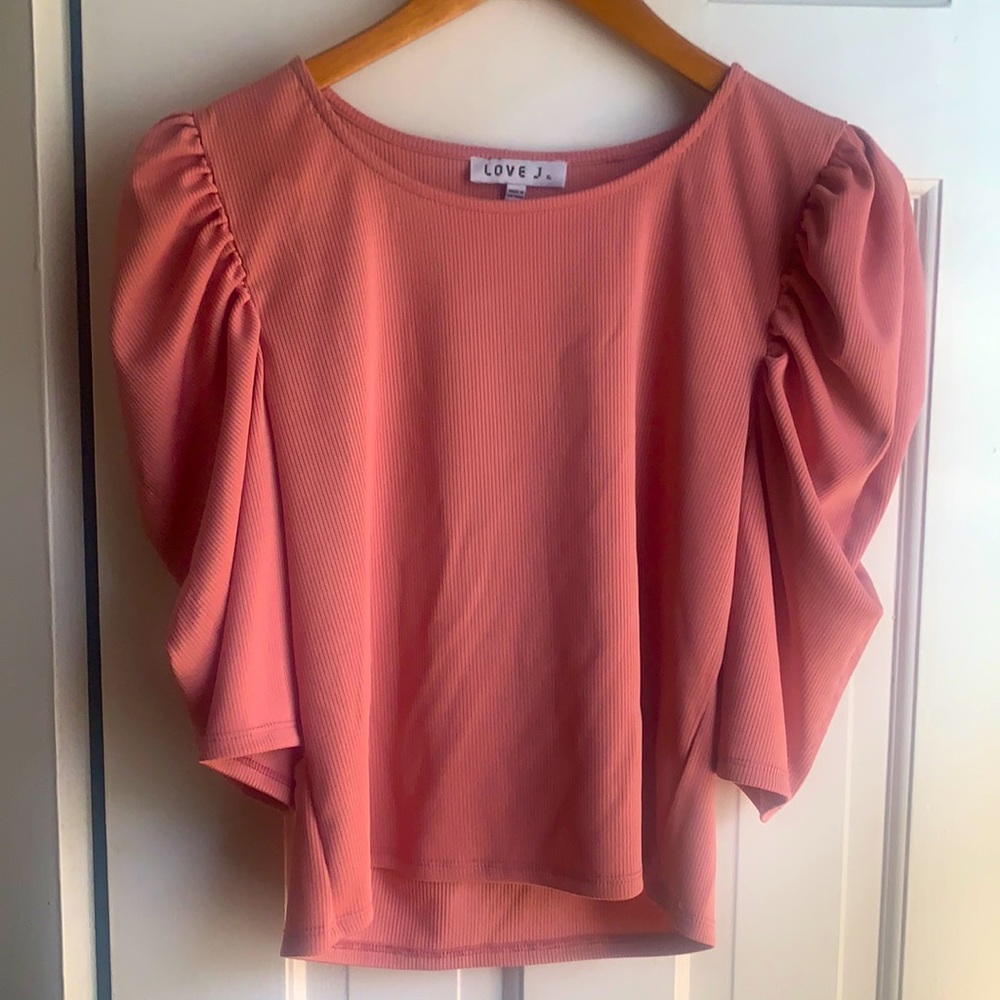 pink top